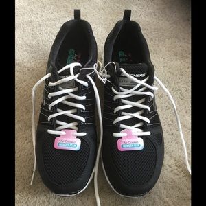 New Women's Skechers size 10